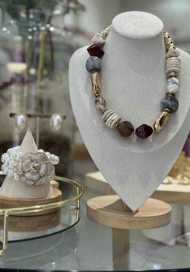 Collar Piedras Burdeos