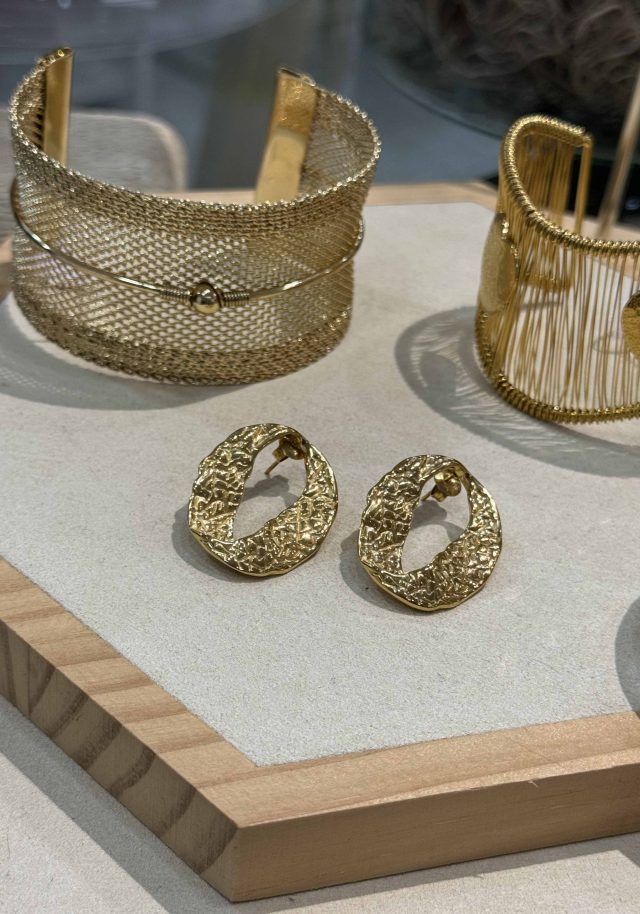 Pendiente Dorado Plano